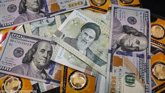 قیمت دلار رکورد زد و عقب نشست