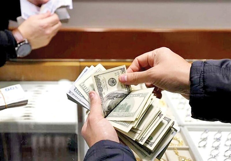 آغاز عرضه ۱۰ هزار دلار، ۲۵۷ هزار تومانی در بانکها