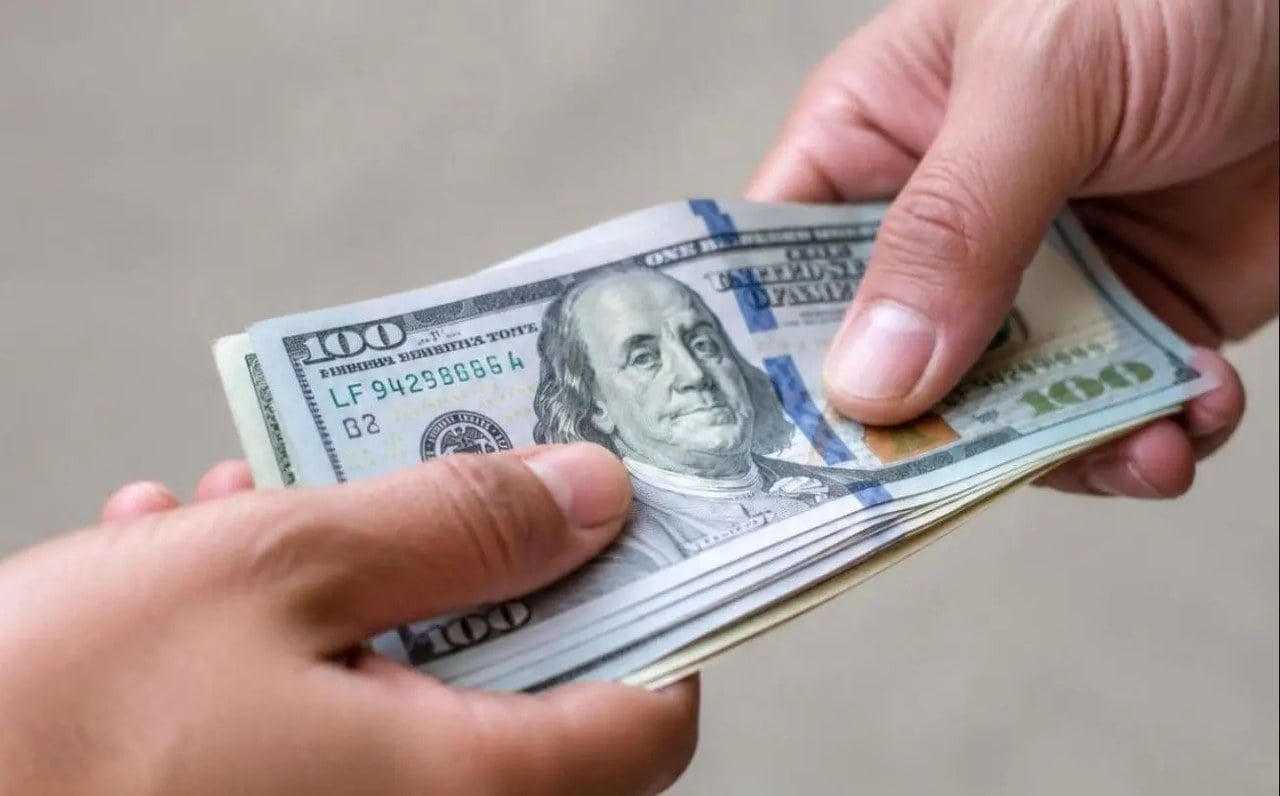 دلار از سقف ۲۷۲ هزار تومان عقب نشست؛ کاهش قیمت ادامه دارد؟