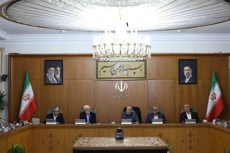دستور پزشکیان برای تثبیت قیمت کالاهای کالابرگ و حمایت پایدار از قهرمانان