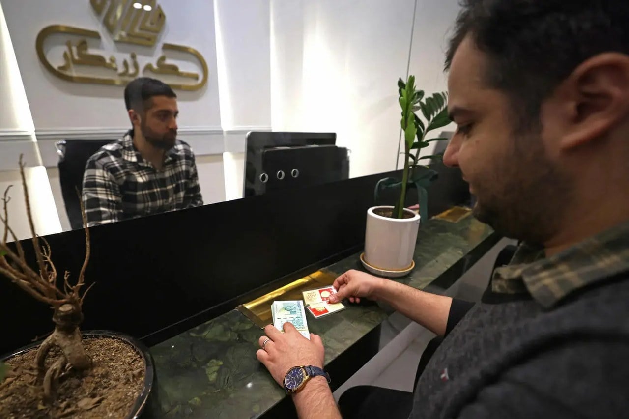 عبور قیمت دلار از ۲۶۳ هزار تومان؛ اخبار و نوسانات بازار طلا و ارز