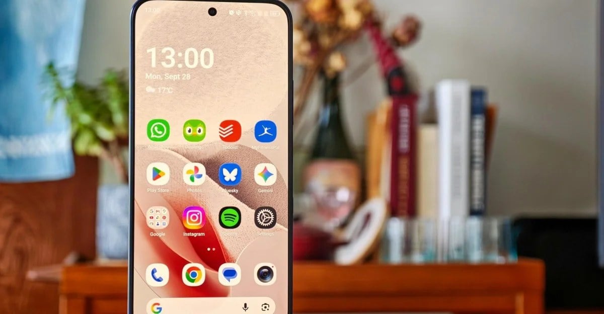 گوشی عجیب TCL را دیدم؛ حالا بیشتر از همیشه منتظر آیفون Duo هستم
