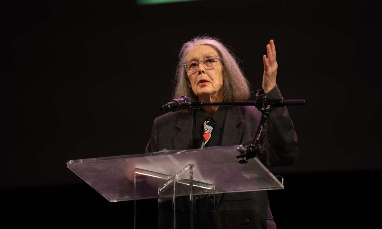 افتخار تازه برای کانادا؛ نوبل ادبیات به خانم Anne Carson نویسنده و شاعر متولد تورنتو رسید