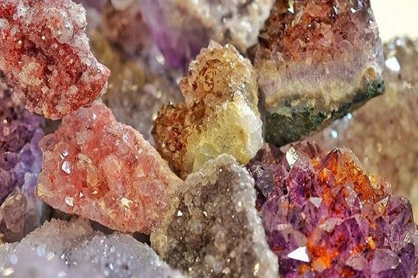 2. خبر تازه برای اشتغال جوانان آبدانان؛ کارگاه تخصصی گوهرتراشی در راه است