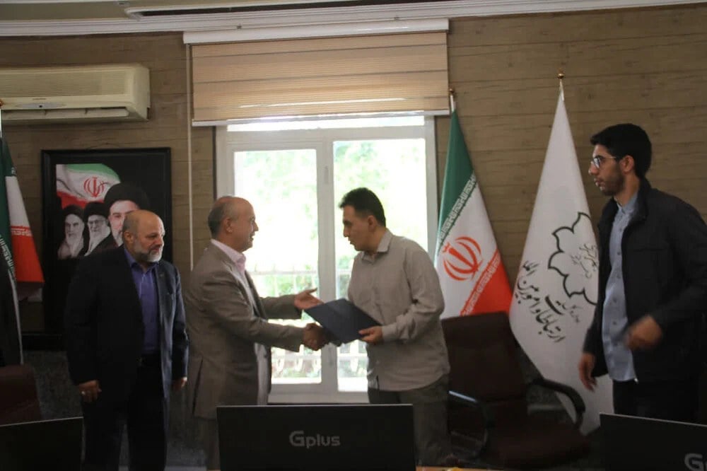 برنامهریزی برای تداوم نوسازی ناوگان شهرداری تبریز؛ تفاهمنامه شهرداری با شرکتهای خودروساز برای خرید ماشین آلات