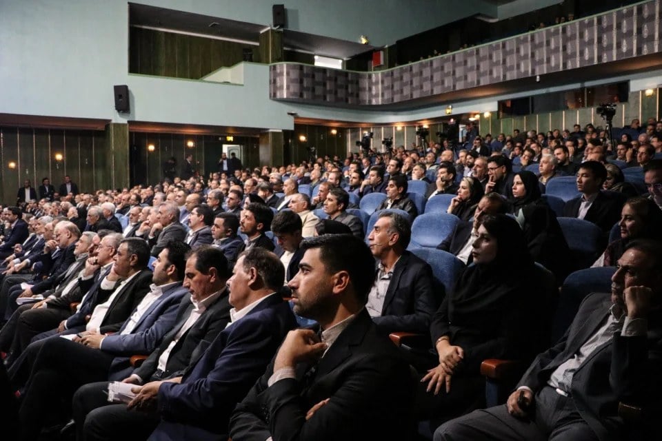 در دیدار با معاون اجرایی رئیسجمهور؛ فعالان اقتصادی آذربایجان شرقی خواستار اصلاح سیاستهای اقتصادی دولت شدند