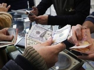 رکوردشکنی تاریخی در بازار ارز؛ دلار از ۲۶۶ هزار تومان و یورو از ۳۰۰ هزار تومان عبور کرد!