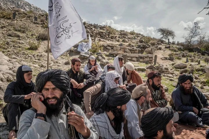 تلاش برای توسعه تجارت با همسایه، در شرایط تحریم، نباید به قیمت تضعیف موضع ملی تمام شود