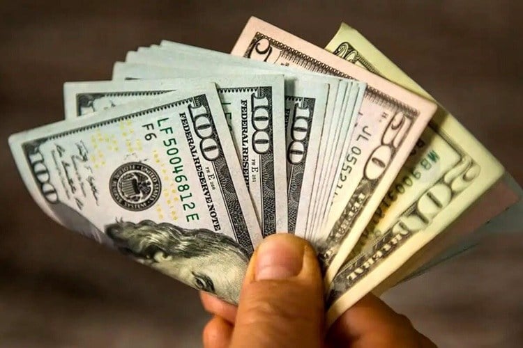 جهش قیمت دلار در بازار ارز؛ یورو از ۳۰۰ هزار تومان رد شد