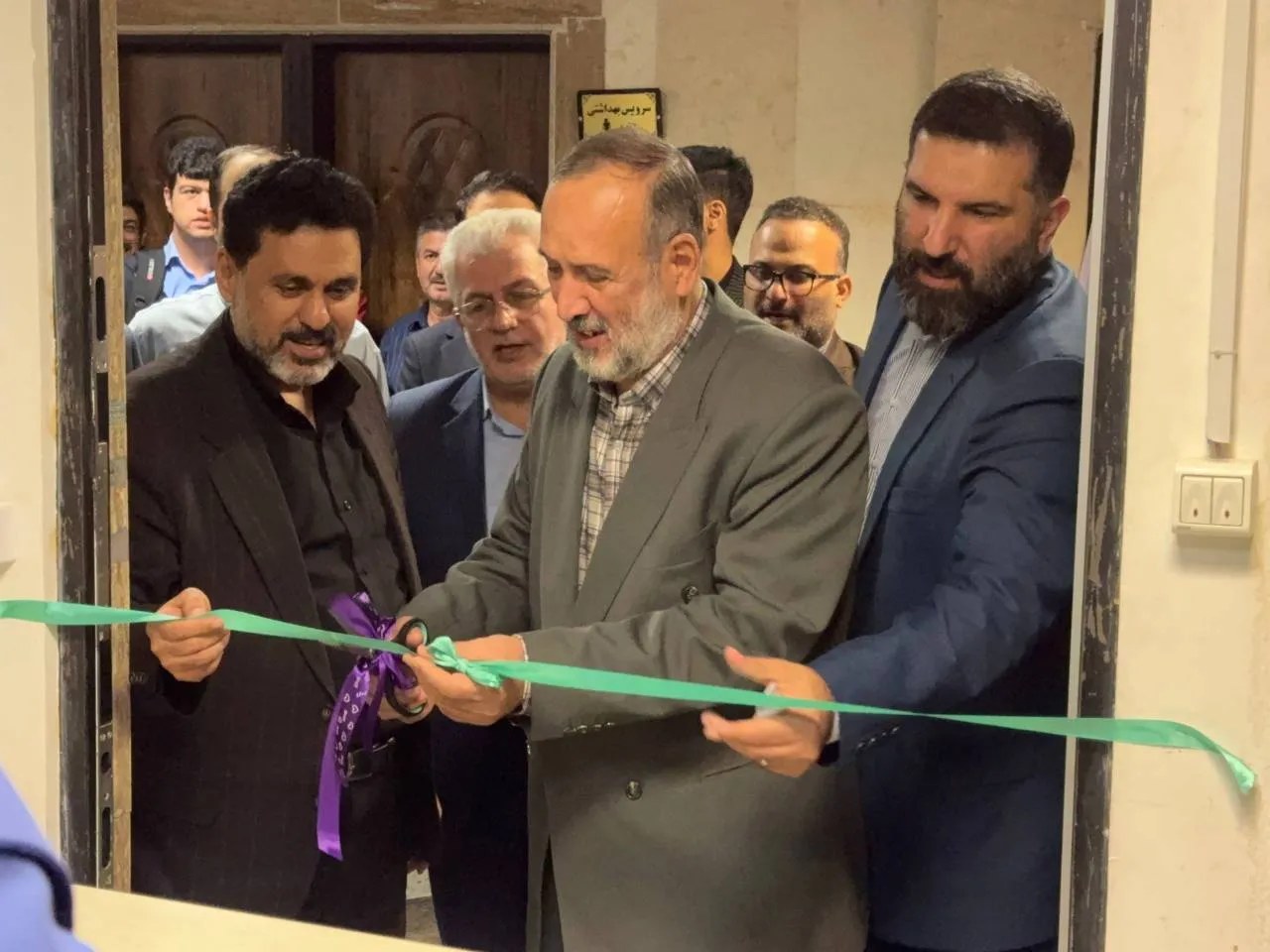 افتتاح نیروگاه خورشیدی ۱۵ کیلوواتی در ادارهکل ثبت اسناد و املاک استان گیلان با حضور مسئولان پدافند غیرعامل