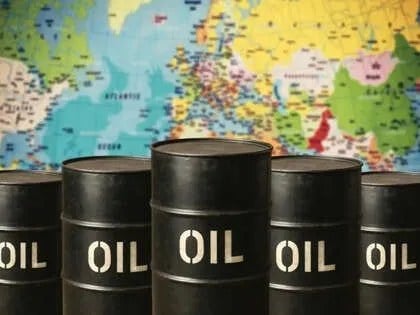 بحران تنگه هرمز گذار به انرژی‌های تجدیدپذیر را سرعت می‌بخشد/ کمبود مطلق نفت تنها عامل افزایش قیمت‌ها نیست