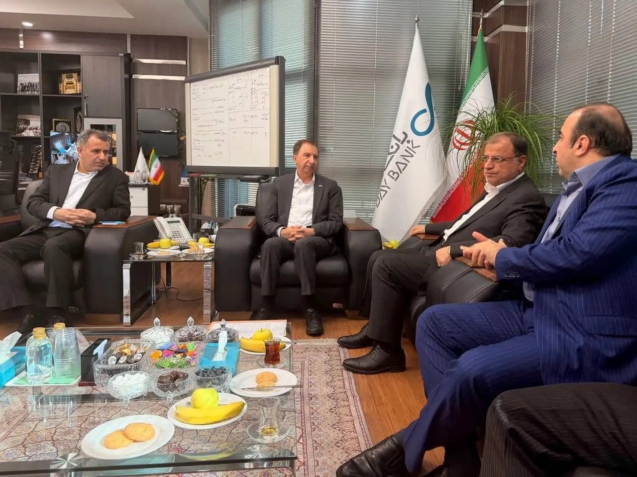 کلنگزنی نیروگاه خورشیدی ۹۰ مگاواتی گلستان با مشارکت بانک دی