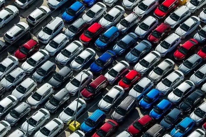 تکانهی کاهش دلار در بازار خودرو؛ سقوط قیمت برخی مدلها و جهش ناگهانی برخی دیگر!