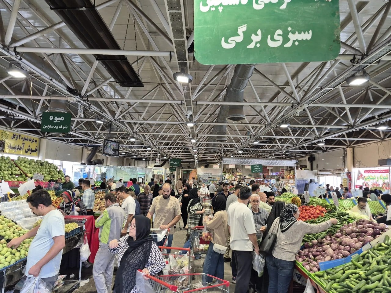 بازار میوه و سبزی زیر و رو شد / از سیبزمینی ۷۸ هزار تومانی تا زنجبیل ۴۲۰ تومانی