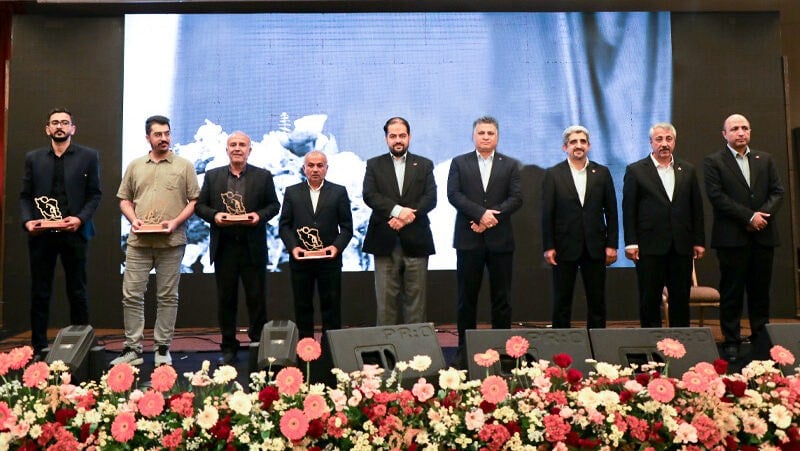 تکریم جایگاه‌ داران سوخت استان مازندران با معرفی نسل جدید خدمات گزارش‌ گیری به‌ پرداخت ملت