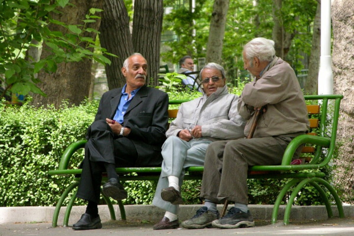 خبر خوش برای بازنشستگان و مستمری بگیران | وام های حمایتی جدید دولت برای بازنشستگان در نیمه دوم سال