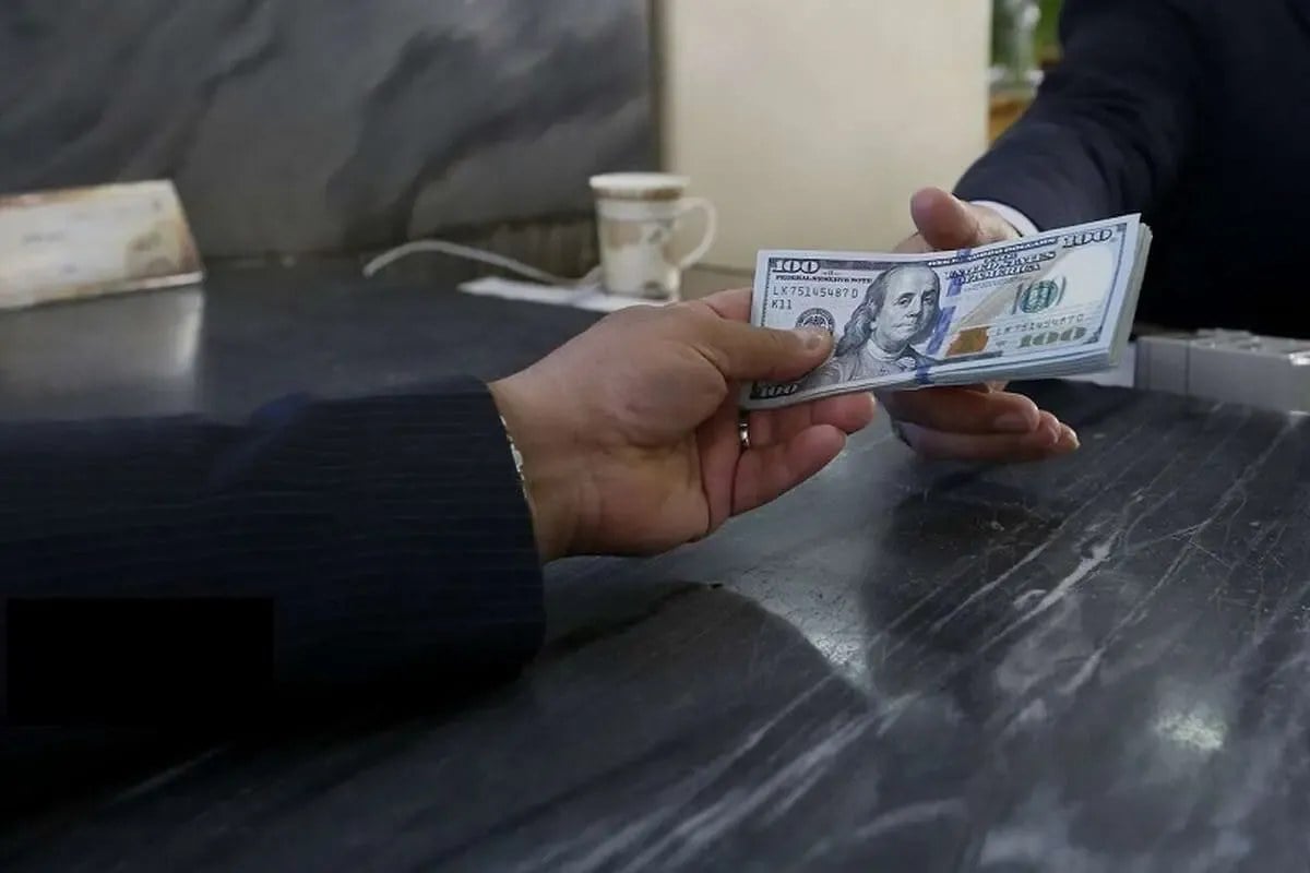 ۳ راهکار مهم برای کنترل قیمت دلار؛ چگونه نوسانات بازار ارز مهار میشود؟