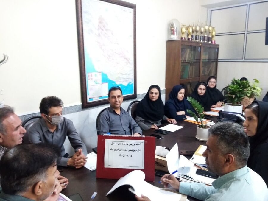 فیروزآباد |تقویت زیرساختهای اشتغالزایی در فیروزآباد؛ بررسی ۳۰ پرونده وام در جلسه کمیته اشتغال و بیمه اداره بهزیستی