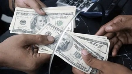 مداخله دوباره بانک مرکزی برای کنترل نرخ ارز؛ نوسان بگیر تا کامروا شوی!
