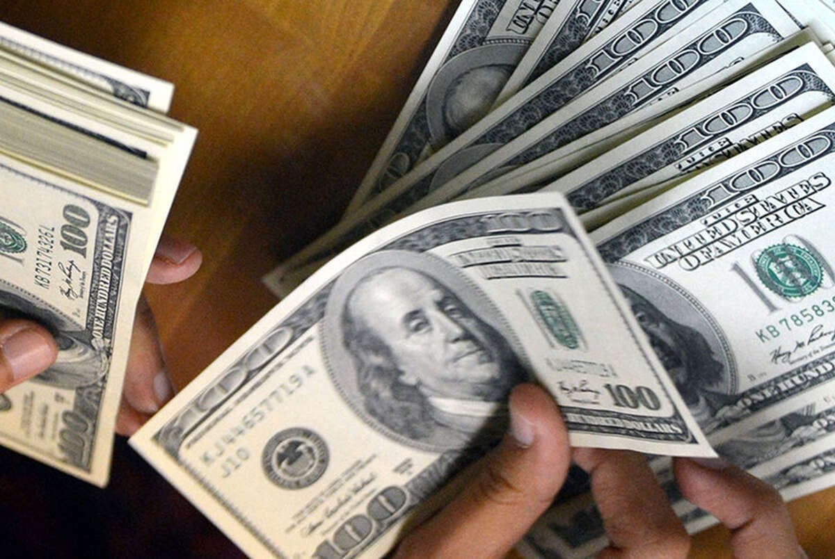 ورود مستقیم بانک مرکزی به بازار ارز/ قیمت دلار کاهشی می‌شود؟