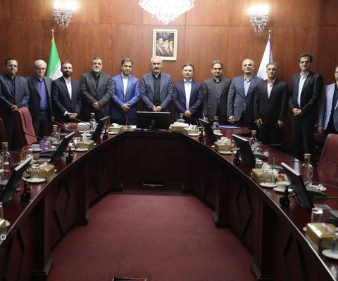 وزیر اقتصاد در مراسم معارفه مدیرعامل صندوق بازنشستگی کارکنان بانک‌ها: صندوق‌های بازنشستگی از بنگاه‌داری به سمت سهامداری در بازار سرمایه حرکت کنند