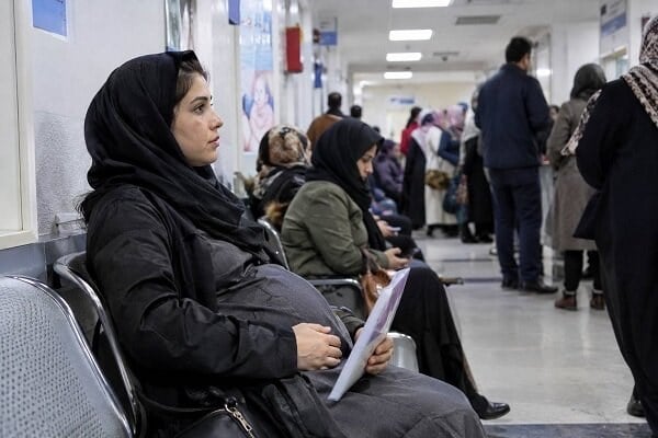 بارداری زیر سایه هزینهها؛ بیمه چقدر از بار مادران کم میکند؟