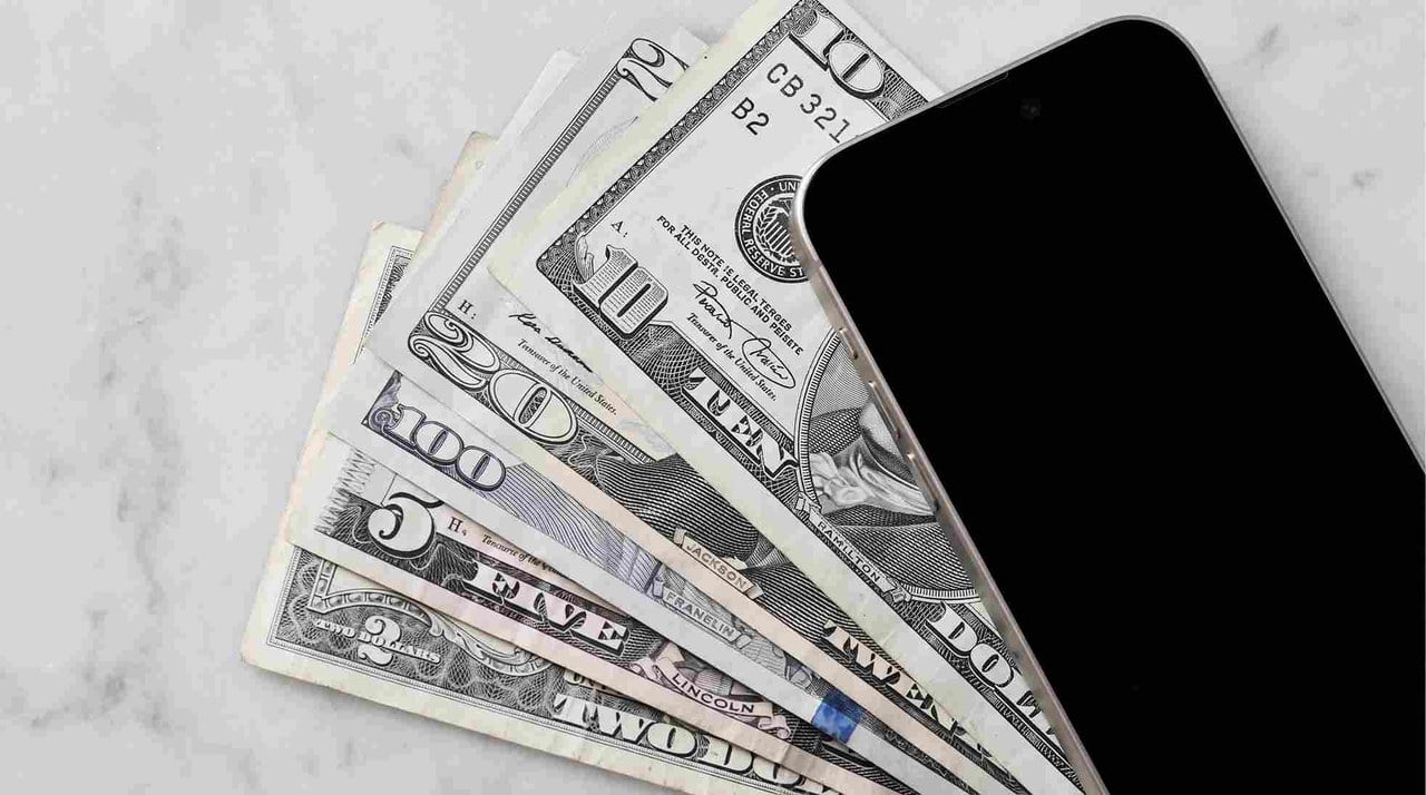 با پول یک گوشی موبایل، چطور سهامدار سودآورترین شرکتهای ایران شویم؟