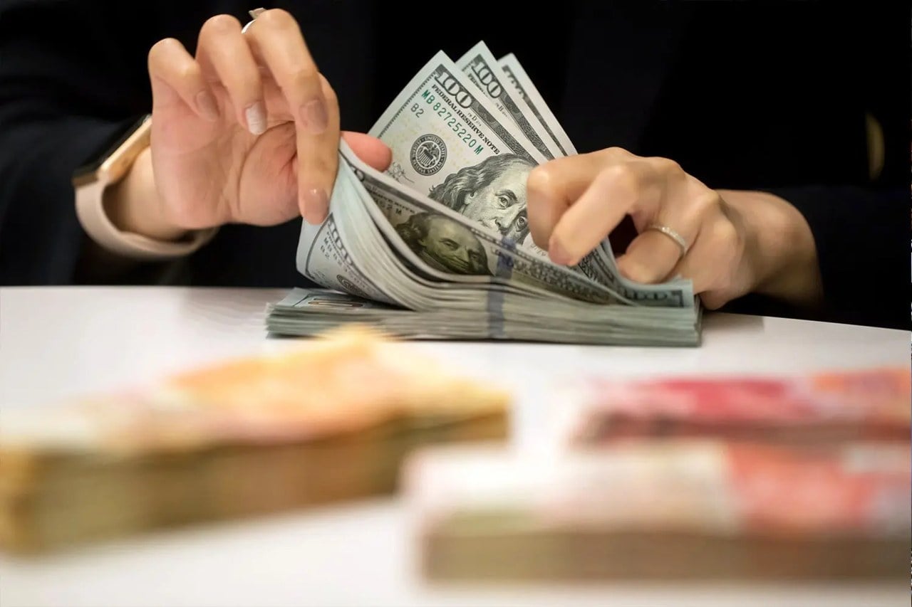 قیمت دلار از ۲۶۹ هزار تومان دنده عقب گرفت؛ اخبار و نوسانات بازار طلا و ارز