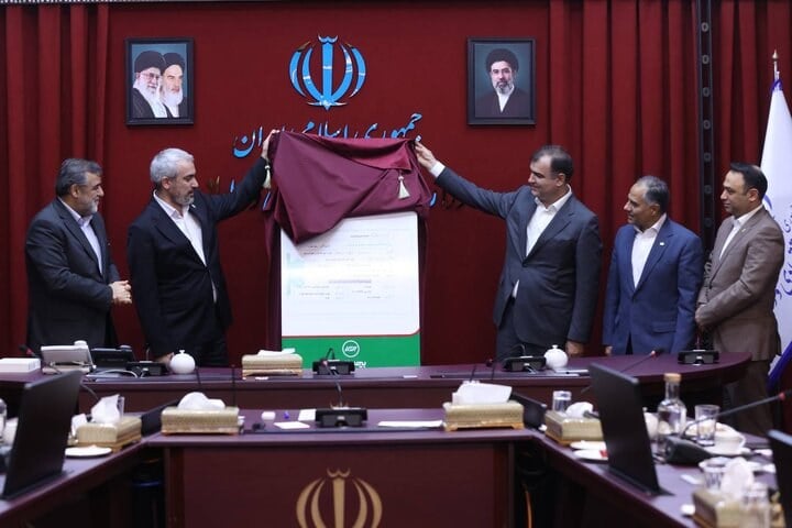 رونمایی از نخستین برات الکترونیک در صنعت بیمه/ وزیر اقتصاد: با ابزارهای نوین مالی، مانع انباشت بدهی بیمهها به شبکه سلامت شویم