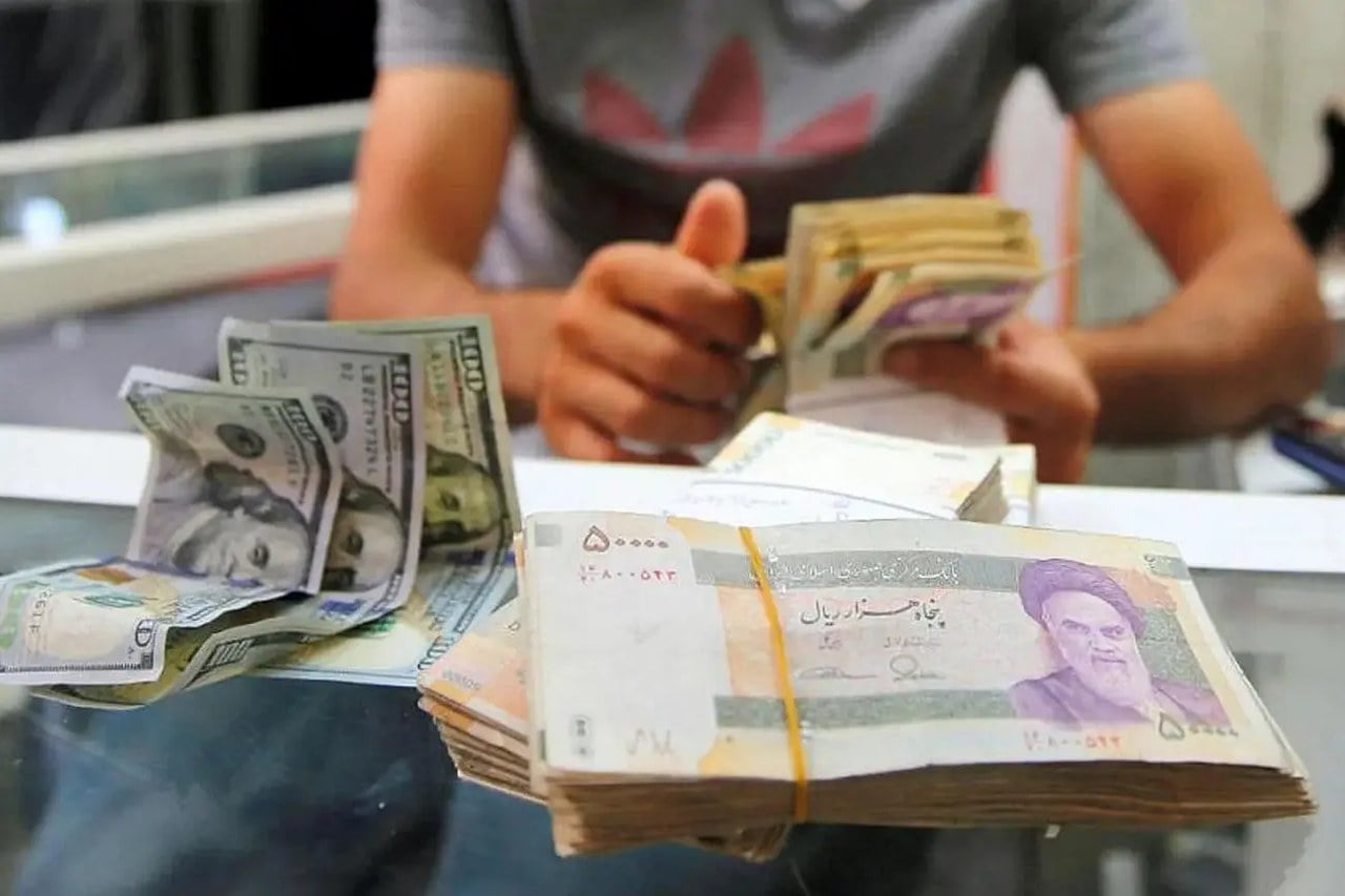 دلار زیر ۲۶۰ هزار تومان دوام نیاورد؛ بازار از چه ترسید؟