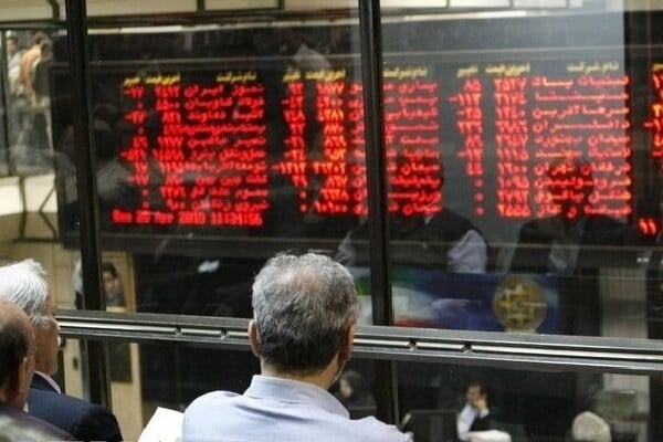 بورس آخر هفته را سرخپوش به پایان برد/ ریزش ۹۹ هزار واحدی شاخص کل