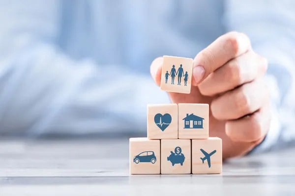 اعتراض نسبت به ایجاد رقابت نابرابر در صنعت بیمه و لزوم نظارت بر فعالیت کارگزاران برخط