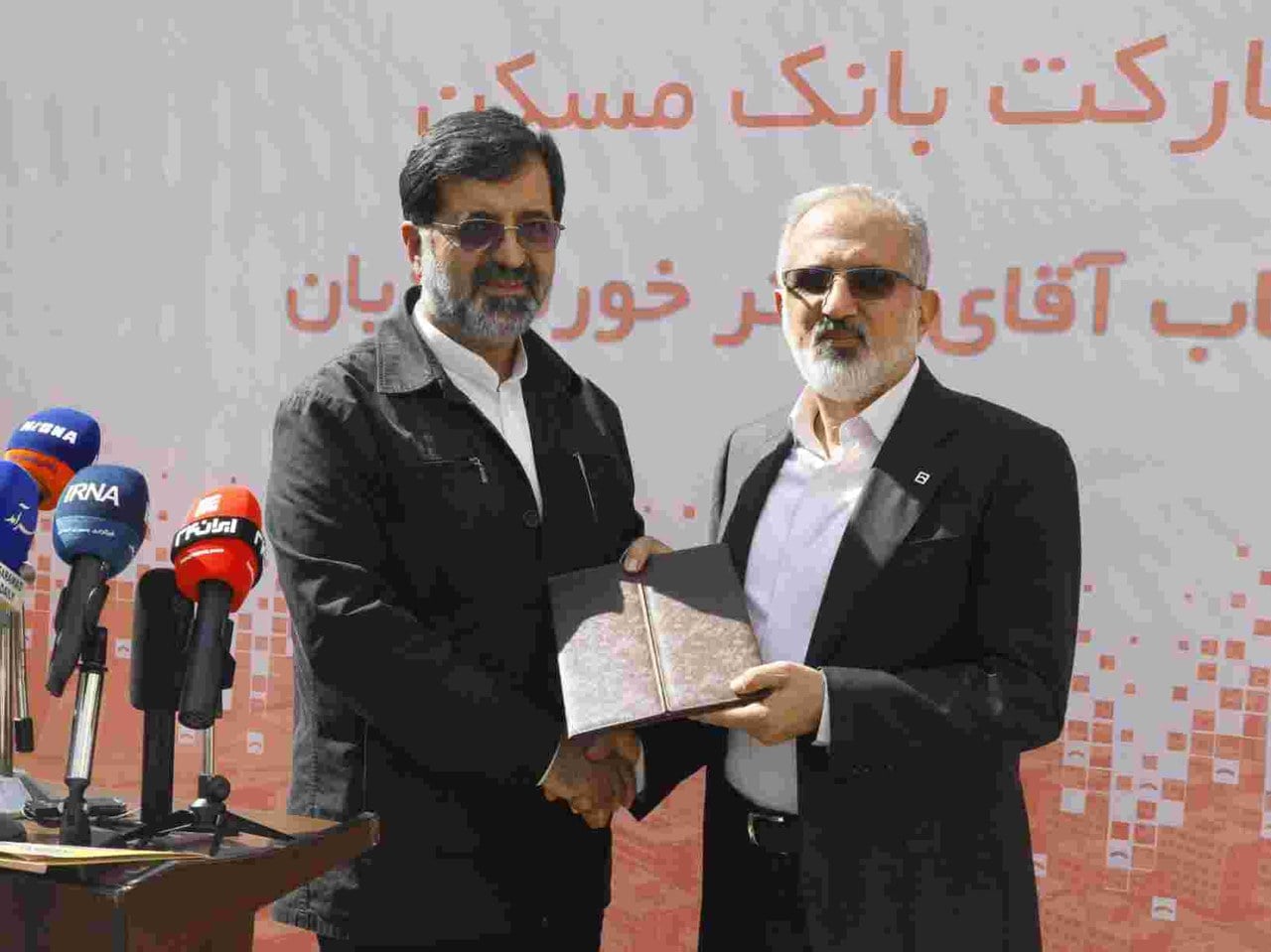 قدردانی استاندار قم از دکتر خورسندیان / اکبر بهنام جو: رتبه نخست استان قم در احداث مسکن، حاصل همراهی بیبدیل بانک مسکن است