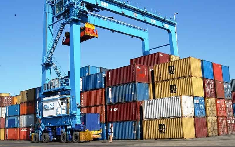 کارت سبز دولت به تجار؛ پایان موازیکاری ۲۵ دستگاه در گلوگاههای گمرکی