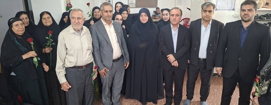 همافزایی سازمانهای حمایتی در راستای ارتقای کیفیت زندگی سالمندان؛ بازدید مدیرکل بیمه سلامت استان از مرکز توانبخشی آموزشی روزانه سالمندان