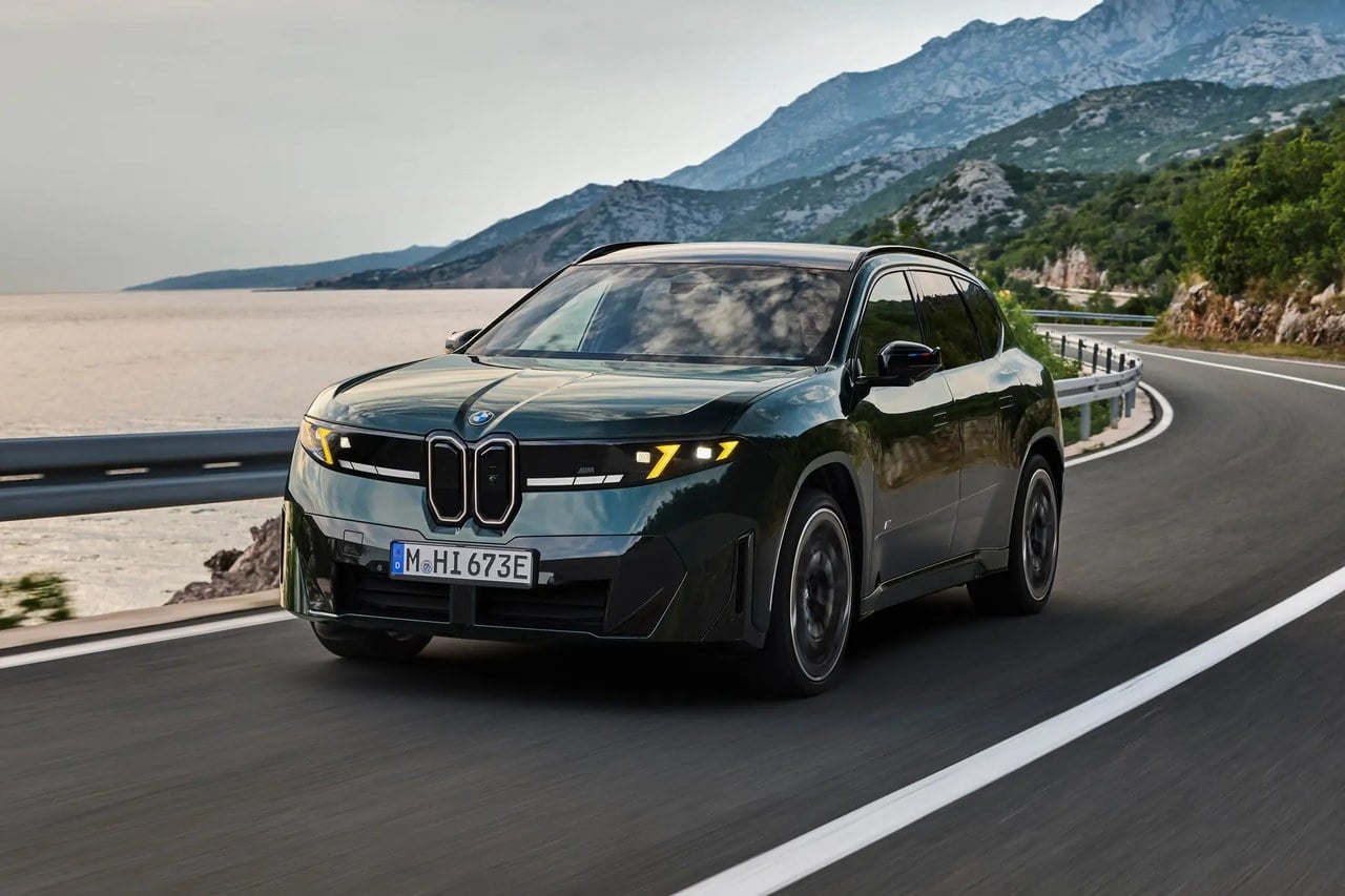 خودرو BMW iX3 M60 رونمایی شد؛ شاسیبلند سرکش آلمانی