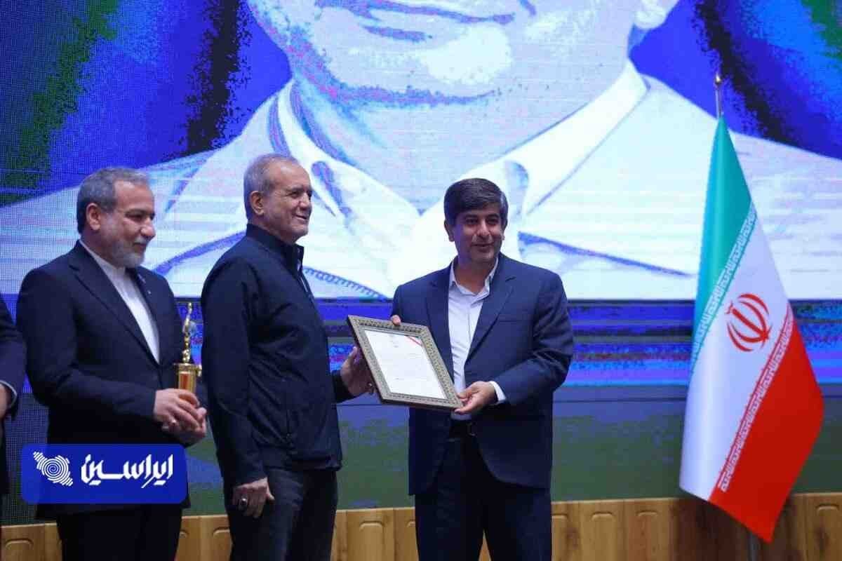 تقدیر رئیسجمهور از زرندی به پاس نقشآفرینی فولاد مبارکه در اقتصاد ملی