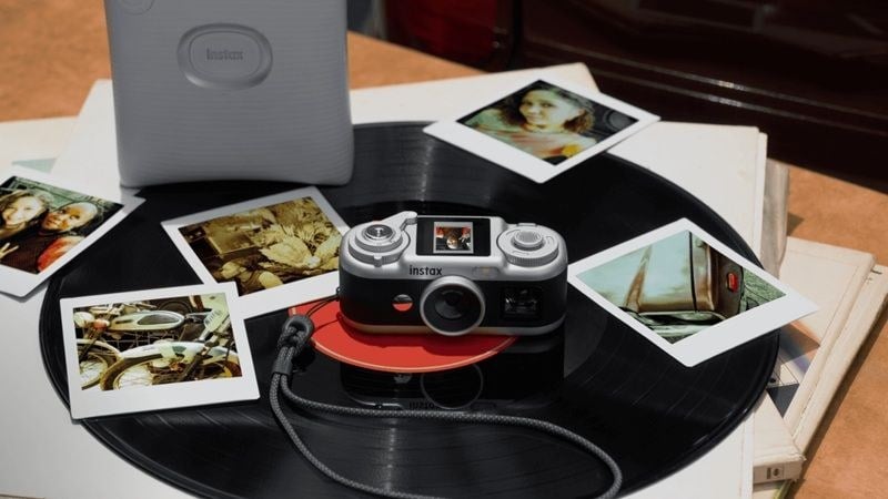 فوجی فیلم Instax Pal 2 می‌تواند مستقیم به موبایل شما متصل شود و تصاویر را منتقل کند