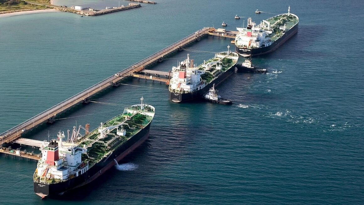 صادرات نفت و محصولات پتروشیمی وضع مطلوبی دارد