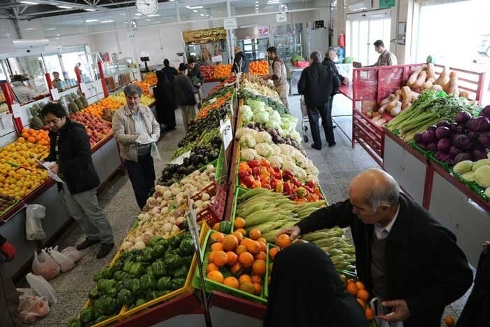 میوه در تره بارها ۴۱ درصد کمتر از شهر