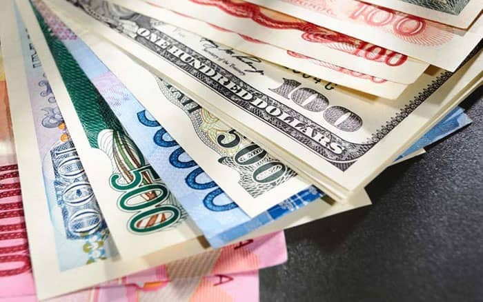 توقف خرید ارز از صادرکنندگان؛ قیمت دلار چه تغییری می‌کند؟