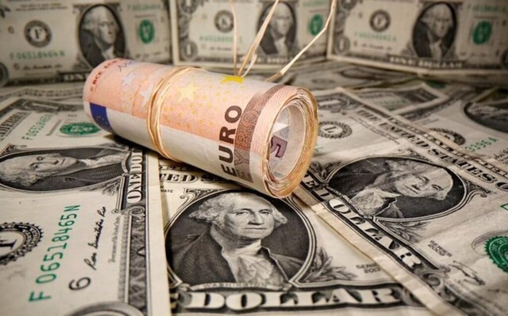 دلار ۲۶۶ هزار و یورو ۳۰۰ هزار تومان شد؛ ۲ دلیل افزایش قیمت در بازار ارز