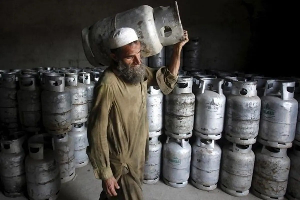 توقف واردات گاز از ایران، قیمت کپسول گاز در پاکستان را ۵۶ درصد افزایش داد