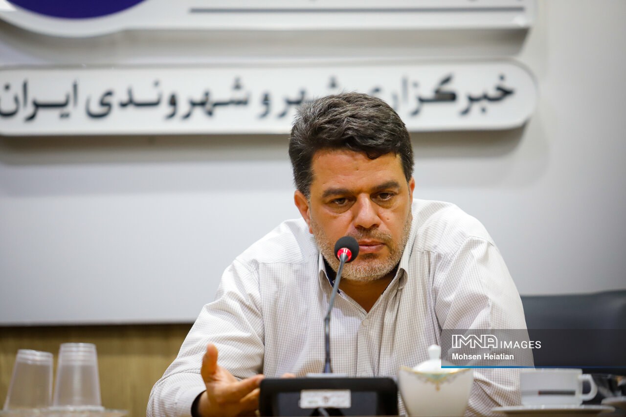 یزدیان: ضرورت نظارت مستقیم مجلس بر سیاستهای ارزی؛ بانک مرکزی باید پاسخگوی نوسانات باشد