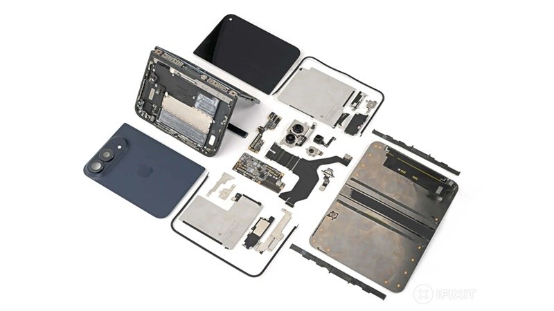کالبدشکافی آیفون دوئو توسط iFixit شاید علت خرابی نمایشگر و لولای آن را توضیح دهد