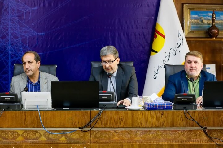 تأکید استاندار اصفهان بر اجرای «طرح فتحان» و تسهیل وام ازدواج و فرزندآوری
