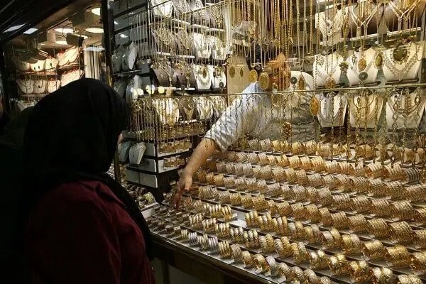 کاهش قیمت طلا و سکه؛ افت ۸۱ هزار تومانی طلای ۱۸ عیار و عقبنشینی سکه بهار آزادی