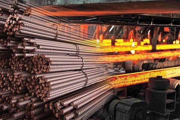 بازار جهانی فولاد در دو راهی؛ قیمت‌ها بالا رفتند، اما تقاضا همچنان ضعیف است