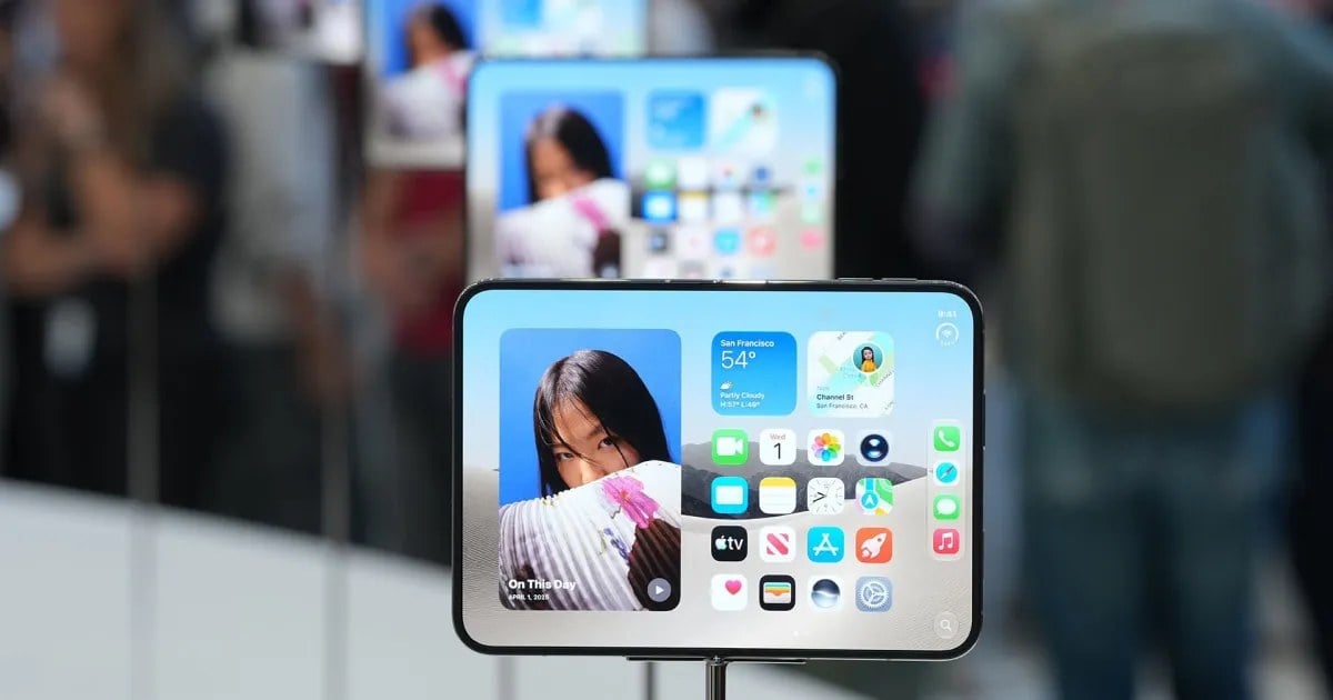 اپل برای نمایش تجربه کار با آیفون Duo بیش از ۱۵۰ دستگاه آزمایشی در فروشگاههایش قرار میدهد