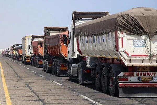 ورود روزانه 500 کامیون صادراتی به مرز مهران؛ افزایش تردد پس از بستهشدن چذابه
